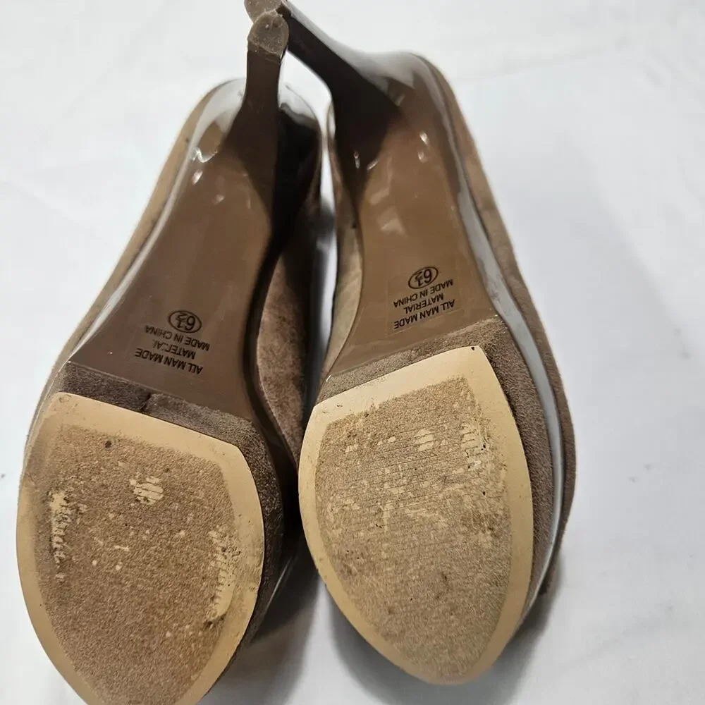 Heart in D Taupe Peep Toe Platform Stiletto Heels Floral Detail sz 6 1/2